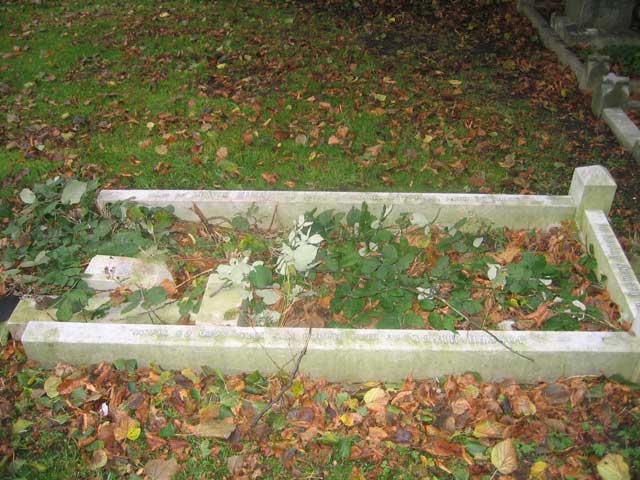 The grave of Private Hinds and his father Jospeh Hinds