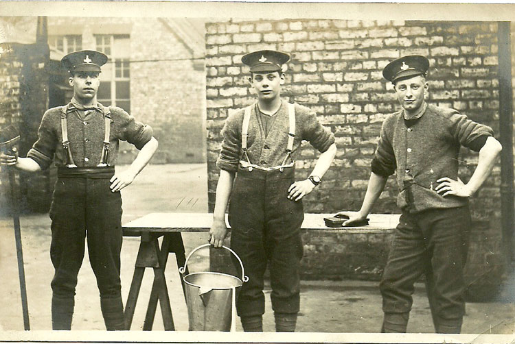 Private Charles WAISTELL, 19568. 7th Battalion the Yorkshire Regiment, with unidentified fellow soldiers.